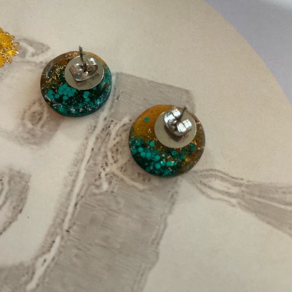 Glitter stud earrings - Picture 2 of 2